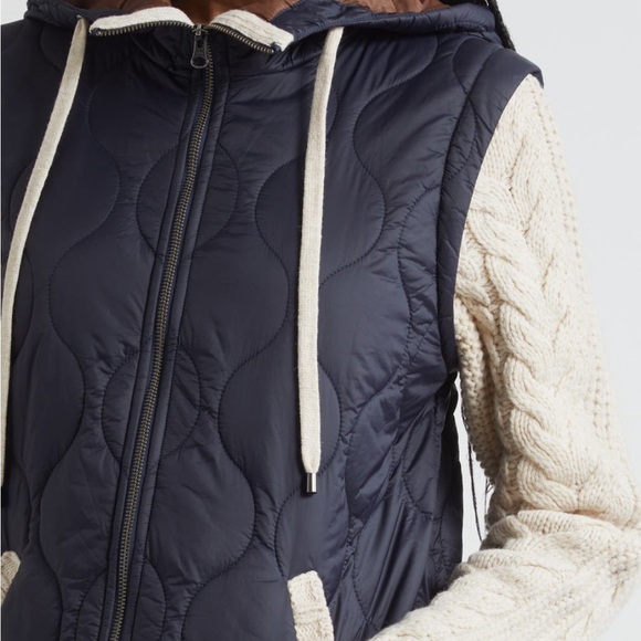 Veronica Beard Navy and Cream Quilted Jacket - Picture 2 of 10